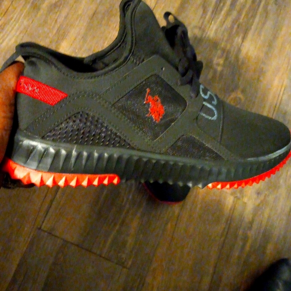 Shoes - Picture 5 of 6